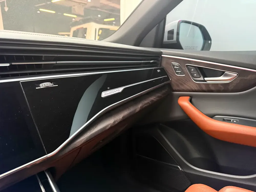 2022 Audi Q8 S line | GCC Specs | | AWD | Luxury SUV - Image 12