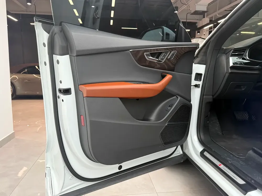2022 Audi Q8 S line | GCC Specs | | AWD | Luxury SUV - Image 13