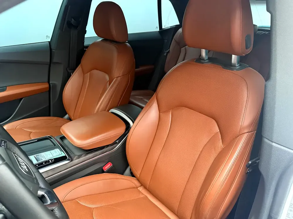 2022 Audi Q8 S line | GCC Specs | | AWD | Luxury SUV - Image 9