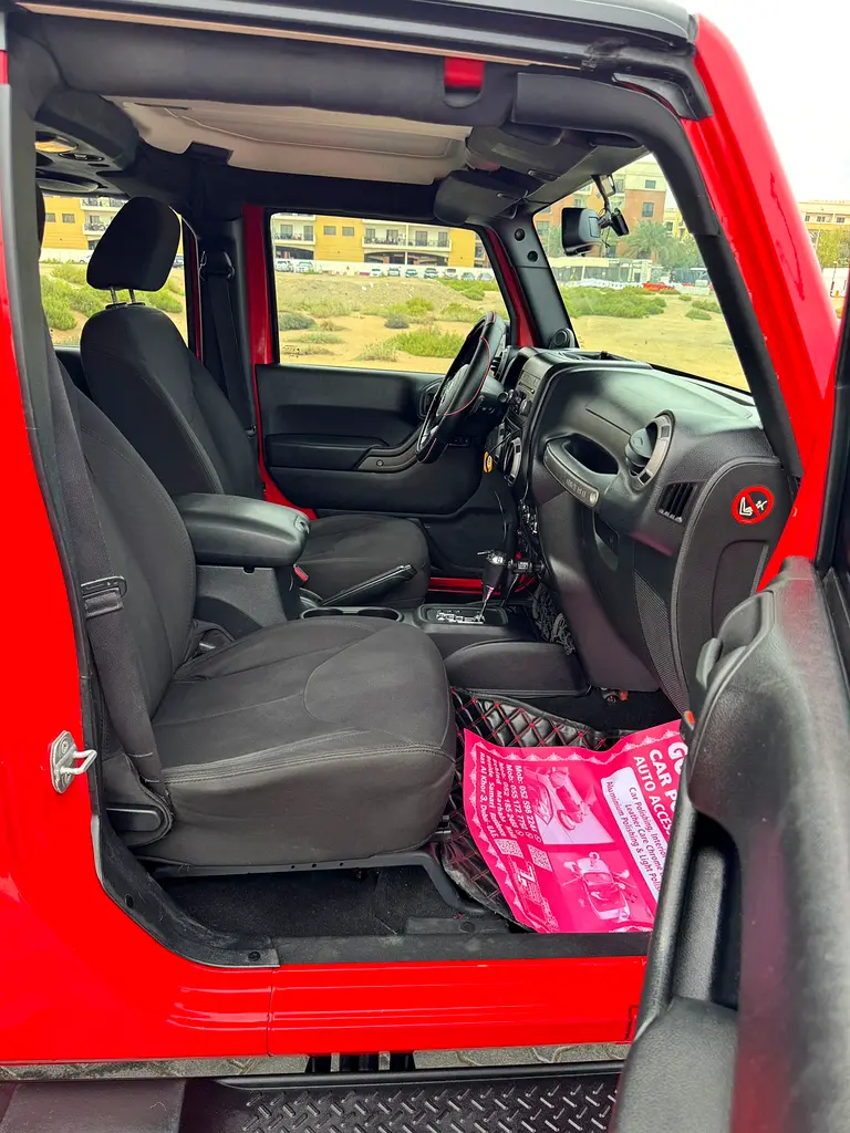Jeep Wrangle  Unlimited 2014 Gcc Free accident Like Original Condition - Image 10