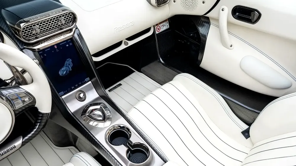 Koenigsegg Regera - 2019 - GCC Specs - Under Warranty and Service Contract - Image 11