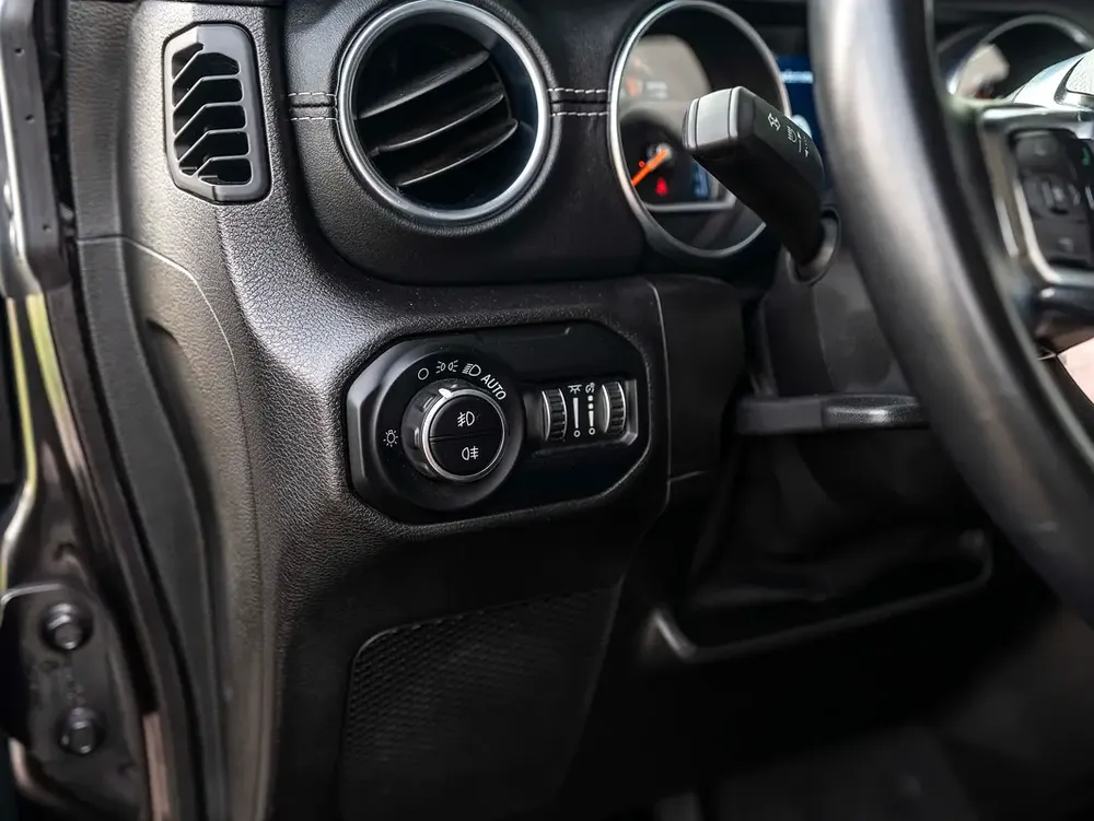 0% DOWN PAYMENT | THE MAY ADVANTAGE | WRANGLER SAHARA | BUILT FOR THE DESERT | WARRANTY - Image 14