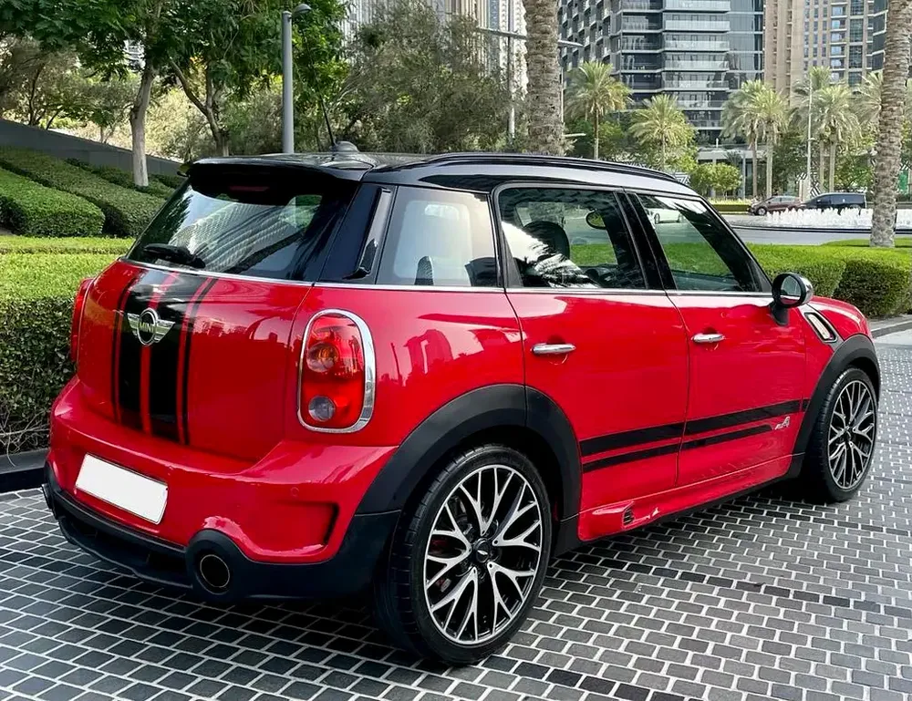 UNIQUE RED Mini COUNTRYMAN JOINS COOPER WORKS •• CHASSIS ACCIDENT FREE •• GCC  •• PANORAMIC - Image 10