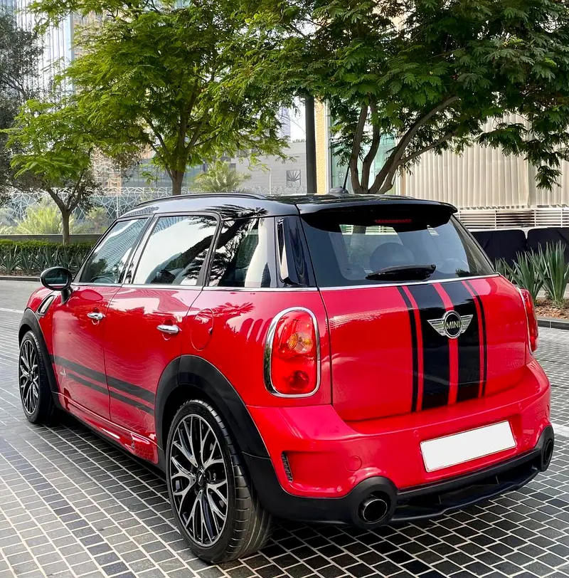 UNIQUE RED Mini COUNTRYMAN JOINS COOPER WORKS •• CHASSIS ACCIDENT FREE •• GCC  •• PANORAMIC - Image 11