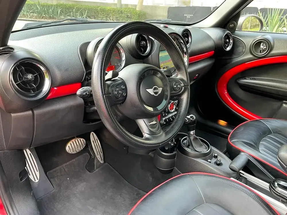 UNIQUE RED Mini COUNTRYMAN JOINS COOPER WORKS •• CHASSIS ACCIDENT FREE •• GCC  •• PANORAMIC - Image 12
