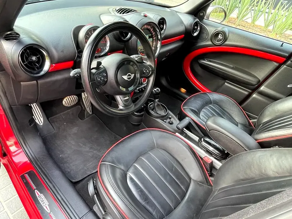 UNIQUE RED Mini COUNTRYMAN JOINS COOPER WORKS •• CHASSIS ACCIDENT FREE •• GCC  •• PANORAMIC - Image 13