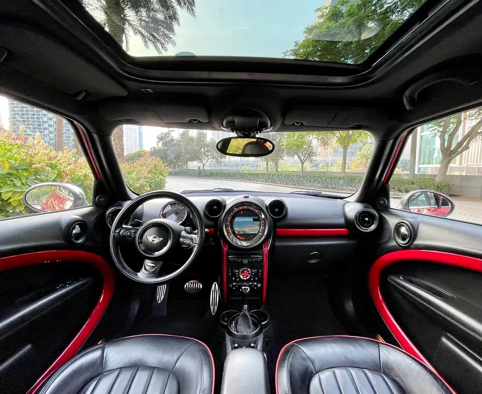 UNIQUE RED Mini COUNTRYMAN JOINS COOPER WORKS •• CHASSIS ACCIDENT FREE •• GCC  •• PANORAMIC - Image 16