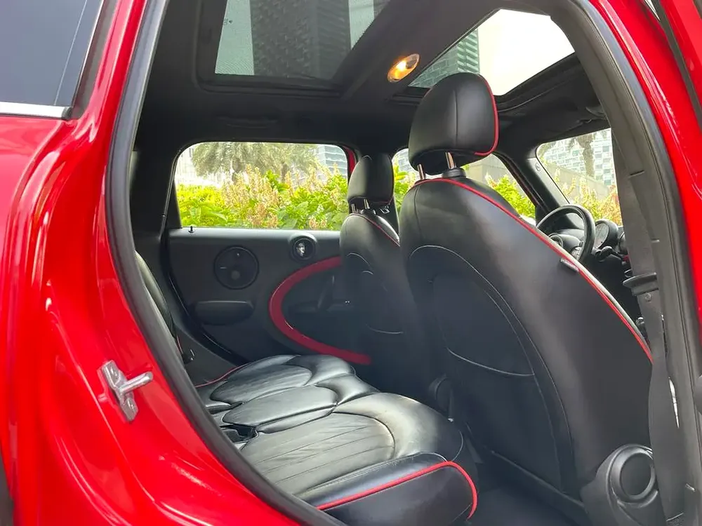 UNIQUE RED Mini COUNTRYMAN JOINS COOPER WORKS •• CHASSIS ACCIDENT FREE •• GCC  •• PANORAMIC - Image 17