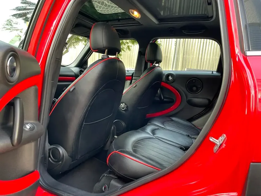UNIQUE RED Mini COUNTRYMAN JOINS COOPER WORKS •• CHASSIS ACCIDENT FREE •• GCC  •• PANORAMIC - Image 18