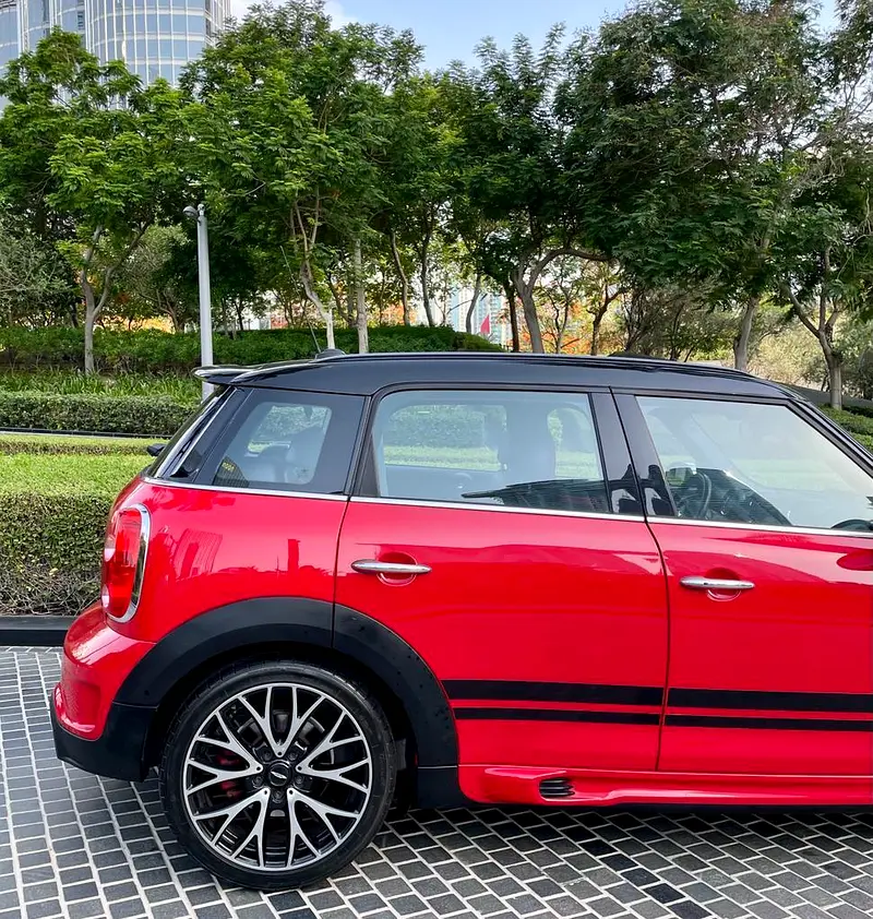 UNIQUE RED Mini COUNTRYMAN JOINS COOPER WORKS •• CHASSIS ACCIDENT FREE •• GCC  •• PANORAMIC - Image 6