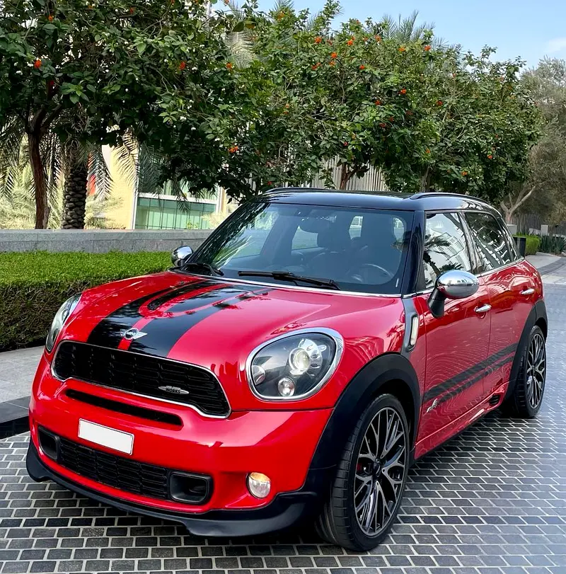 UNIQUE RED Mini COUNTRYMAN JOINS COOPER WORKS •• CHASSIS ACCIDENT FREE •• GCC  •• PANORAMIC - Image 7