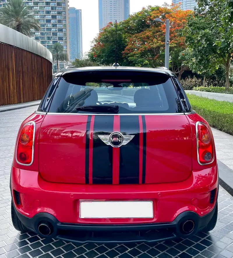 UNIQUE RED Mini COUNTRYMAN JOINS COOPER WORKS •• CHASSIS ACCIDENT FREE •• GCC  •• PANORAMIC - Image 8