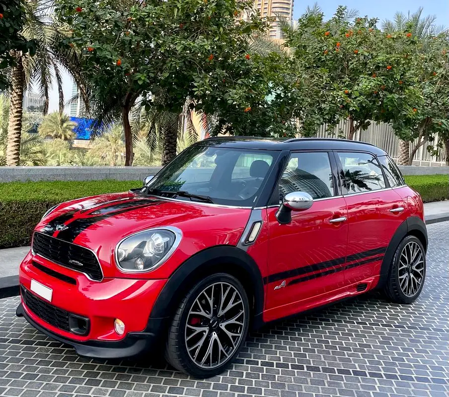 UNIQUE RED Mini COUNTRYMAN JOINS COOPER WORKS •• CHASSIS ACCIDENT FREE •• GCC  •• PANORAMIC - Image 9