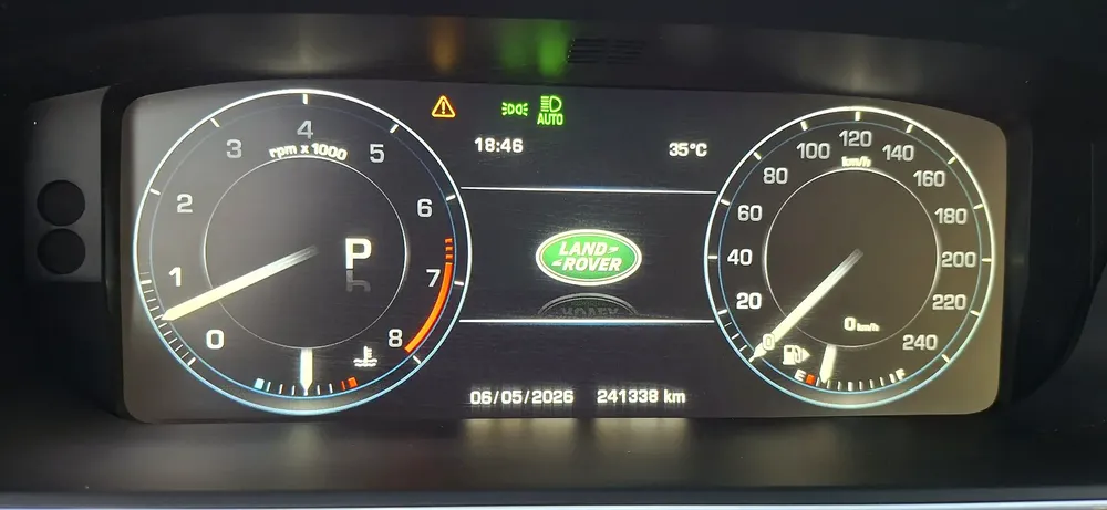 Land Rover Range Rover Vogue SE 2016 - GCC Specs - Image 11