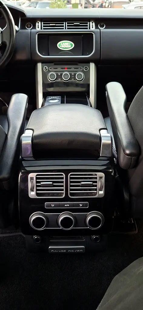 Land Rover Range Rover Vogue SE 2016 - GCC Specs - Image 12