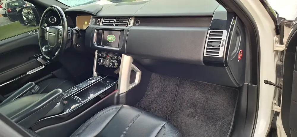 Land Rover Range Rover Vogue SE 2016 - GCC Specs - Image 13