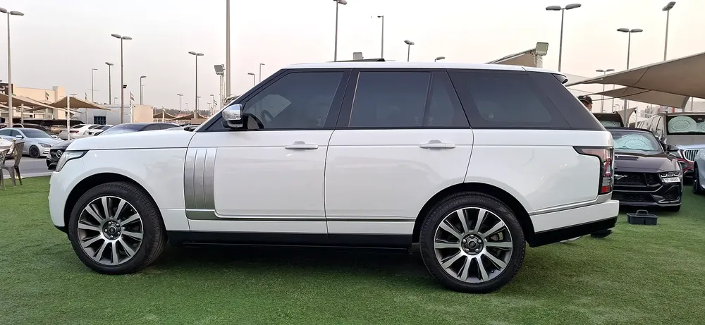 Land Rover Range Rover Vogue SE 2016 - GCC Specs - Image 6
