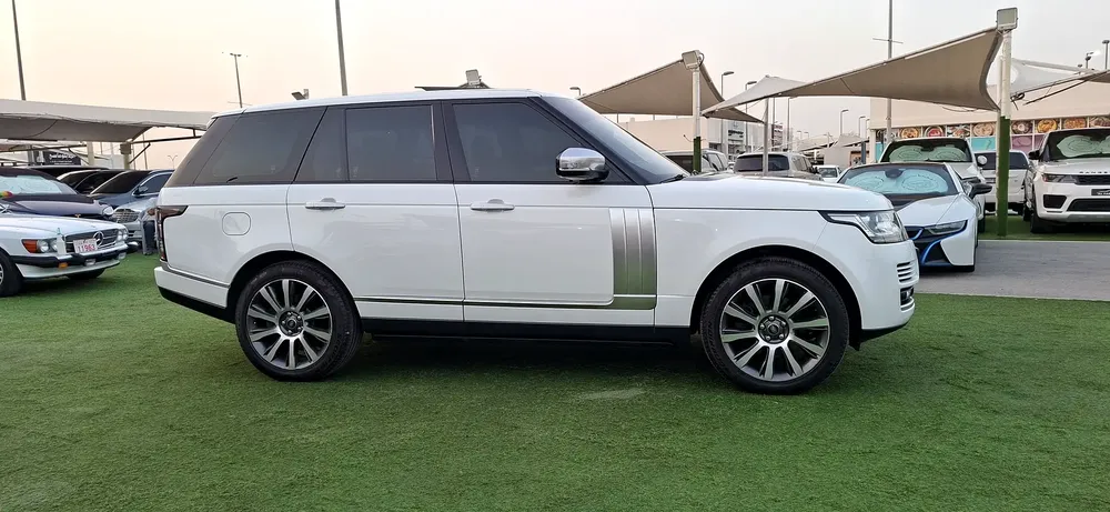 Land Rover Range Rover Vogue SE 2016 - GCC Specs - Image 7