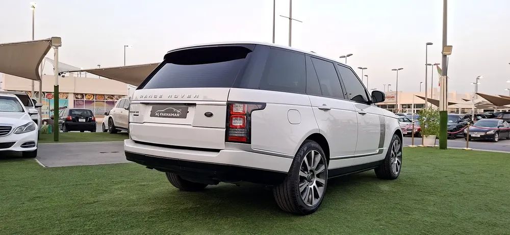 Land Rover Range Rover Vogue SE 2016 - GCC Specs - Image 8