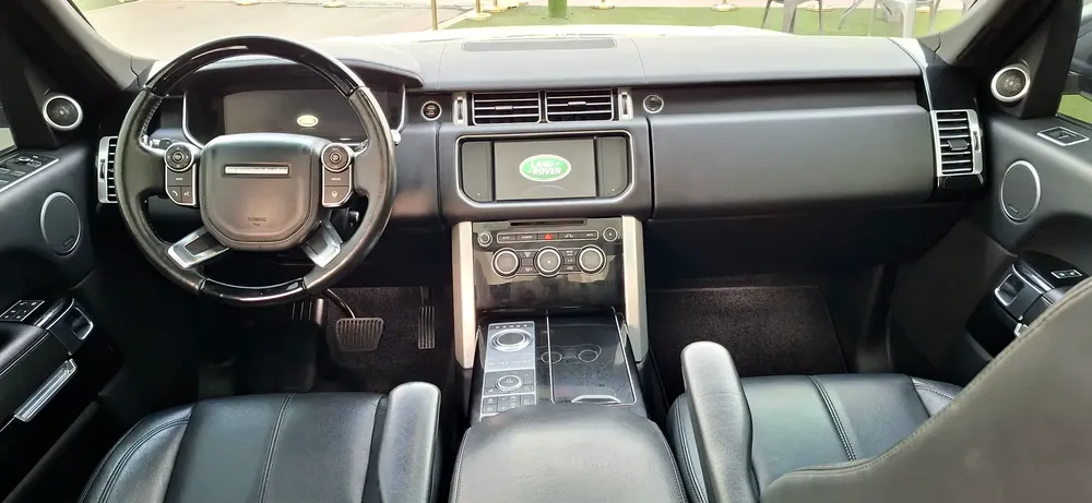 Land Rover Range Rover Vogue SE 2016 - GCC Specs - Image 9