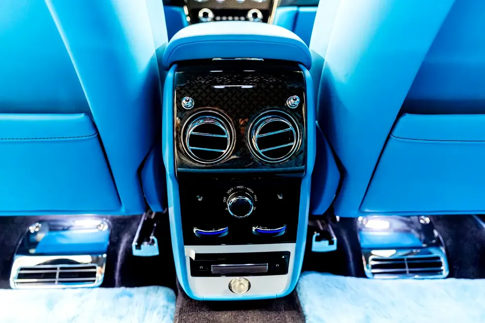 Rolls Royce Cullinan Black Badge - GCC Spec - Image 15