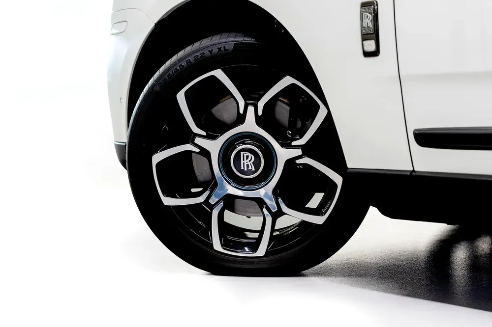 Rolls Royce Cullinan Black Badge - GCC Spec - Image 8