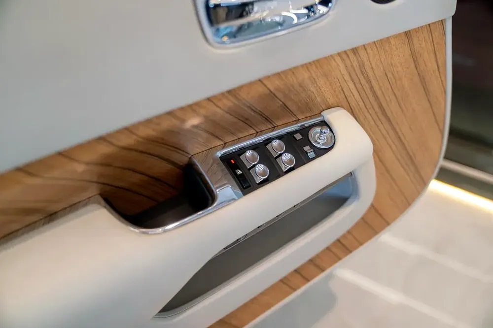 Rolls-Royce Wraith Black Badge 2014 - Japanese Specs - GCC Drivable - Image 10