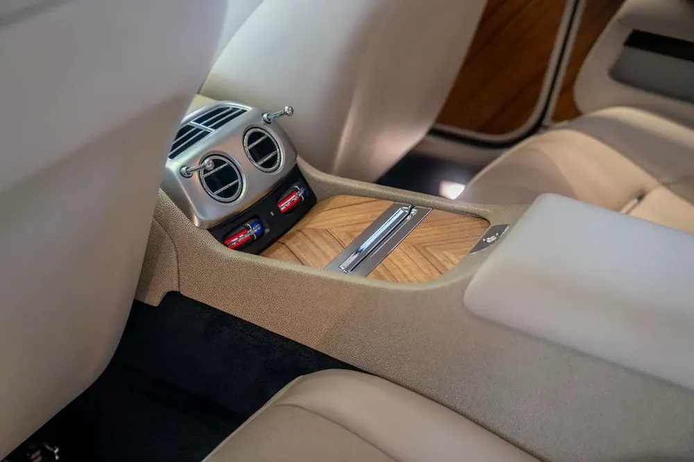 Rolls-Royce Wraith Black Badge 2014 - Japanese Specs - GCC Drivable - Image 12