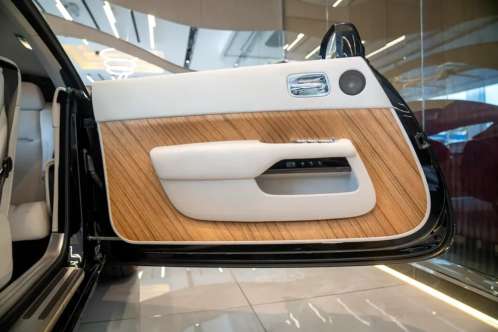 Rolls-Royce Wraith Black Badge 2014 - Japanese Specs - GCC Drivable - Image 13
