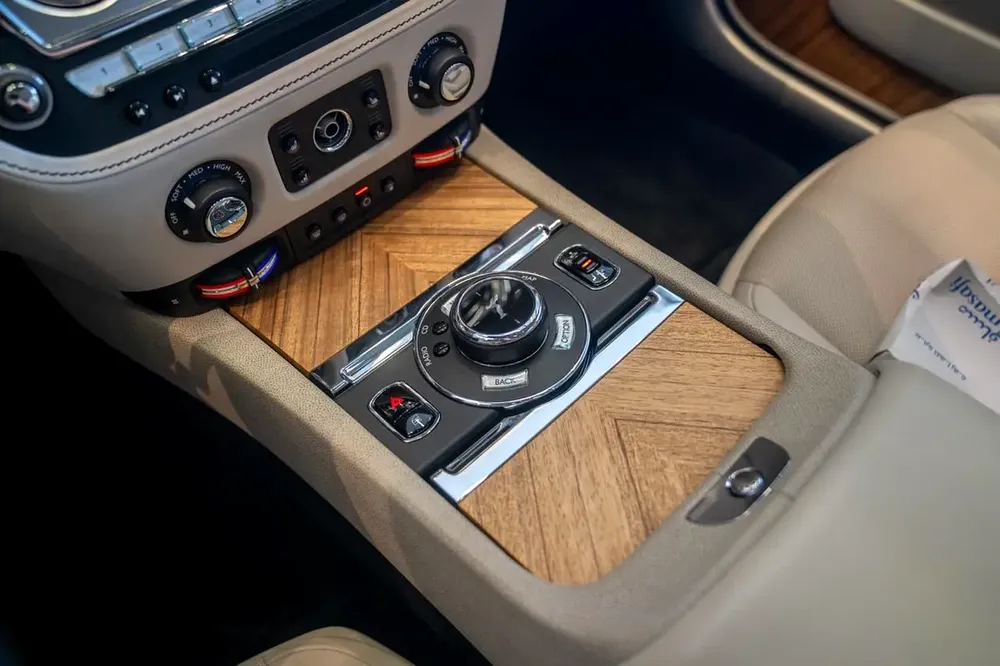 Rolls-Royce Wraith Black Badge 2014 - Japanese Specs - GCC Drivable - Image 4
