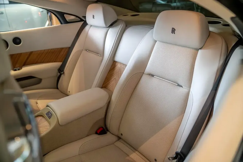 Rolls-Royce Wraith Black Badge 2014 - Japanese Specs - GCC Drivable - Image 9