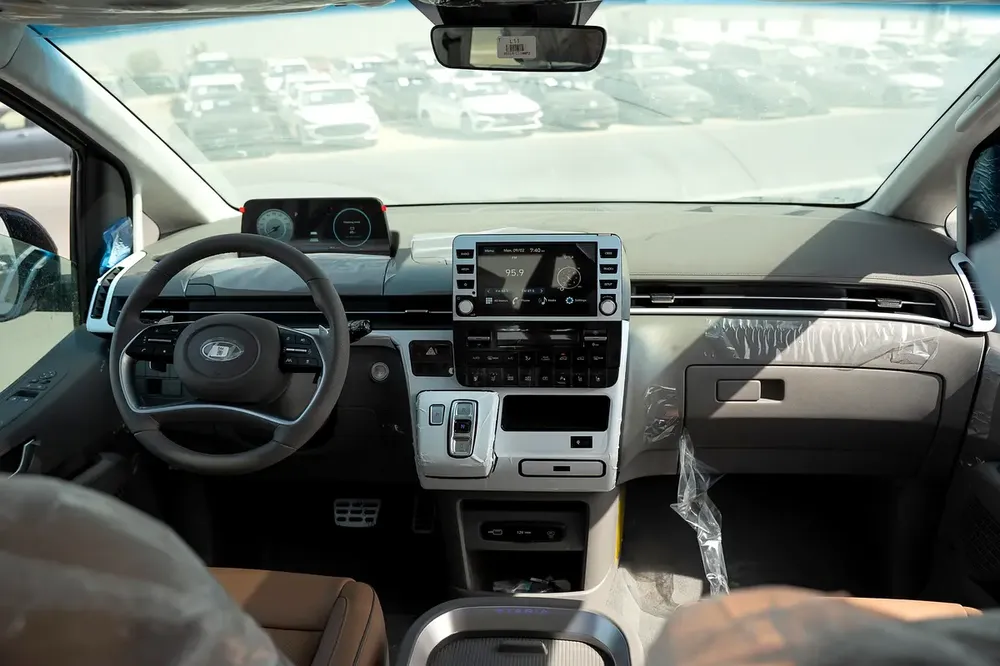 2026 Hyundai Staria Luxury | GCC Specs | Brand New - Image 11