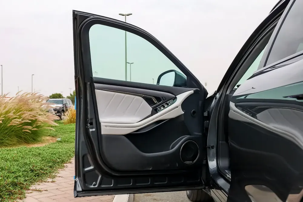 Voyah Free 2024 AWD – Luxury EV SUV with Extended Range - Image 10