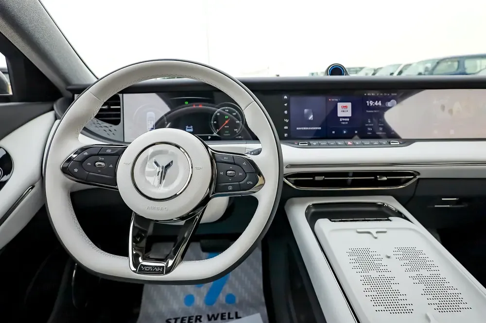 Voyah Free 2024 AWD – Luxury EV SUV with Extended Range - Image 12