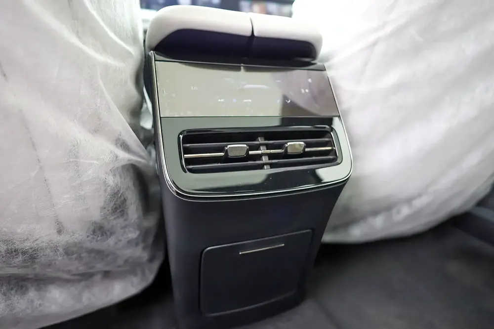 Voyah Free 2024 AWD – Luxury EV SUV with Extended Range - Image 17