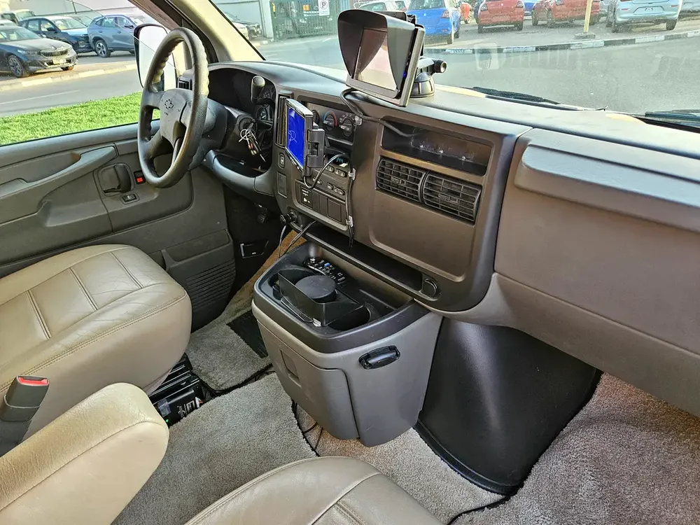 CHEVROLET EXPRESS 6.0 V8 JAPAN IMPORTED - Image 6