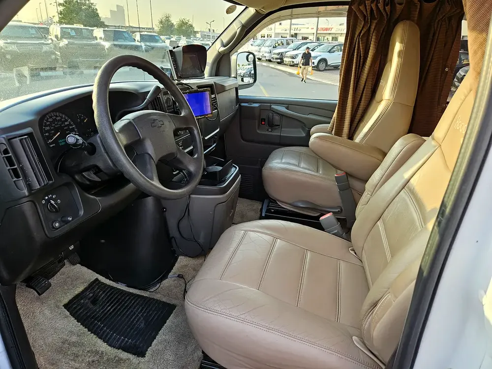 CHEVROLET EXPRESS 6.0 V8 JAPAN IMPORTED - Image 7