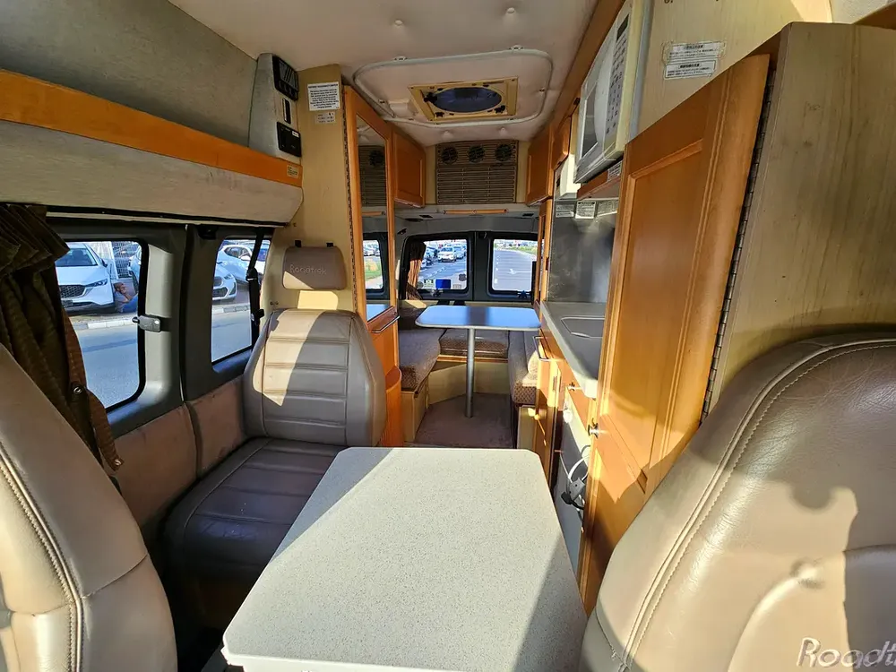 CHEVROLET EXPRESS 6.0 V8 JAPAN IMPORTED - Image 8