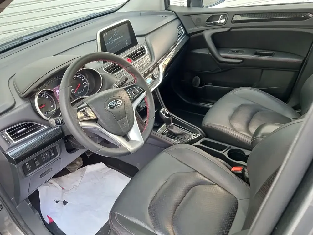 JAC S3 2023 full option under warranty gcc accident free - Image 7