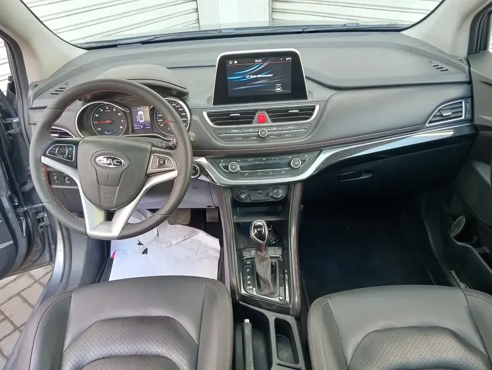 JAC S3 2023 full option under warranty gcc accident free - Image 8