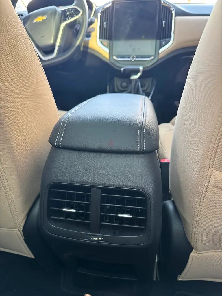 Doctor owned Chevrolet Captiva Premier 2024 GCC Specs only Showroom maintained - Image 11