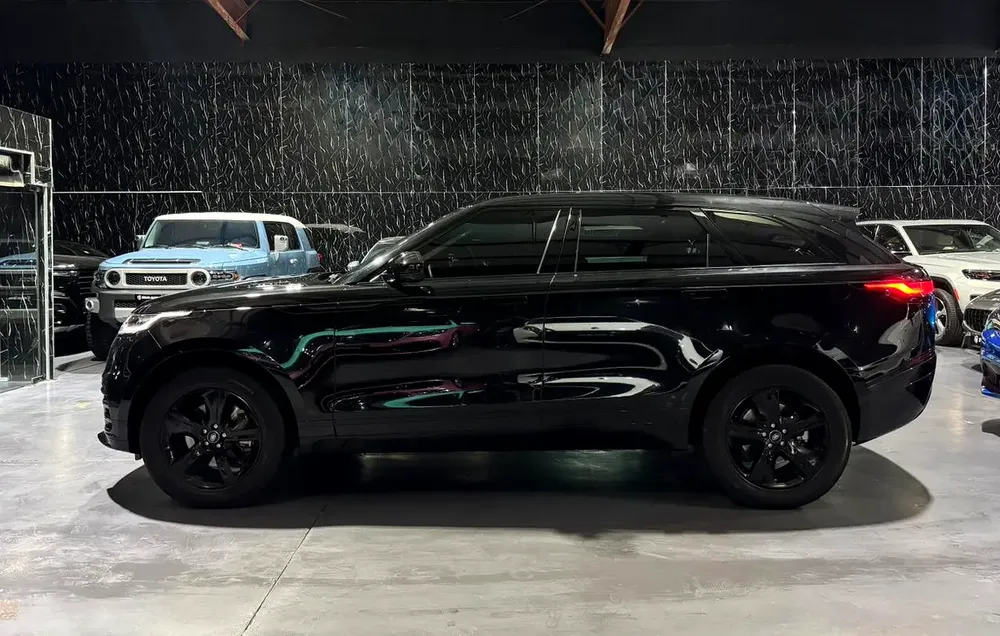 2023 Land Rover Range Rover Velar R-Dynamic S | Original Paint | GCC Specs | Warranty 2028/150k Kms - Image 6