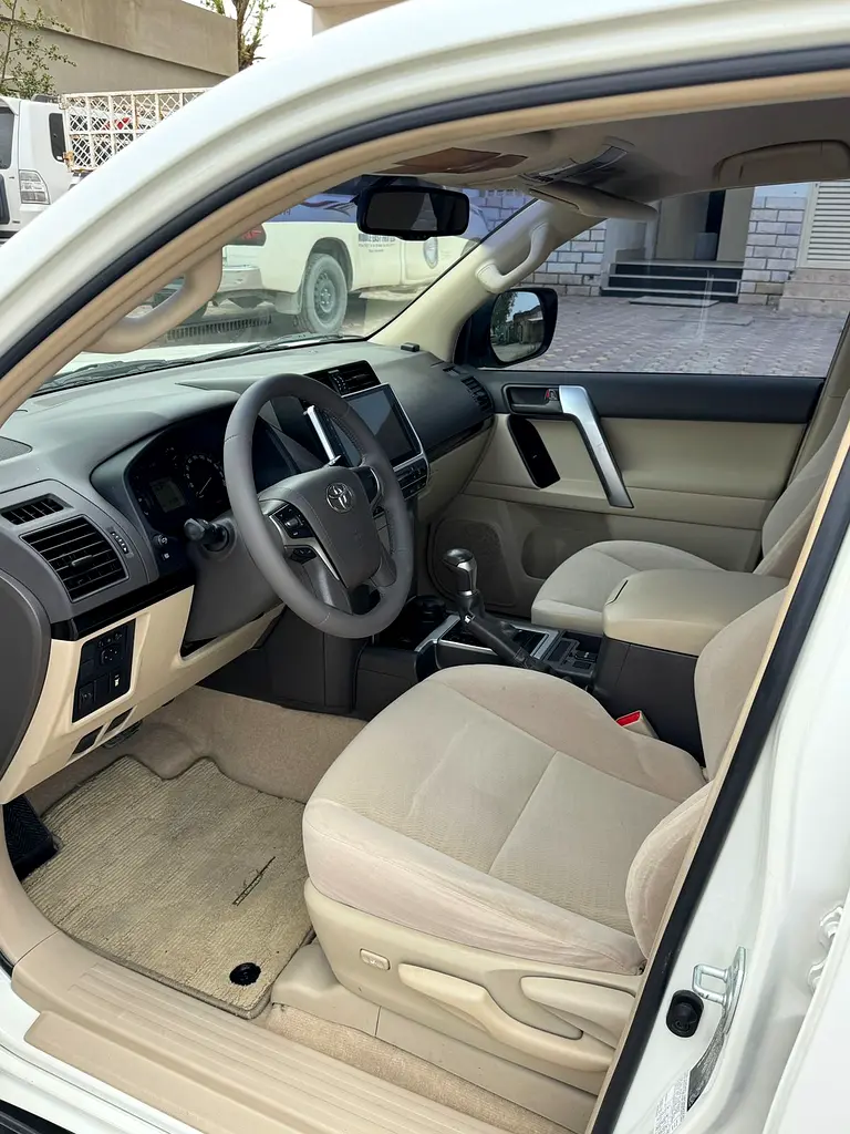 Toyota Prado GXR 2019 - GCC Specs - Excellent Condition - Image 13