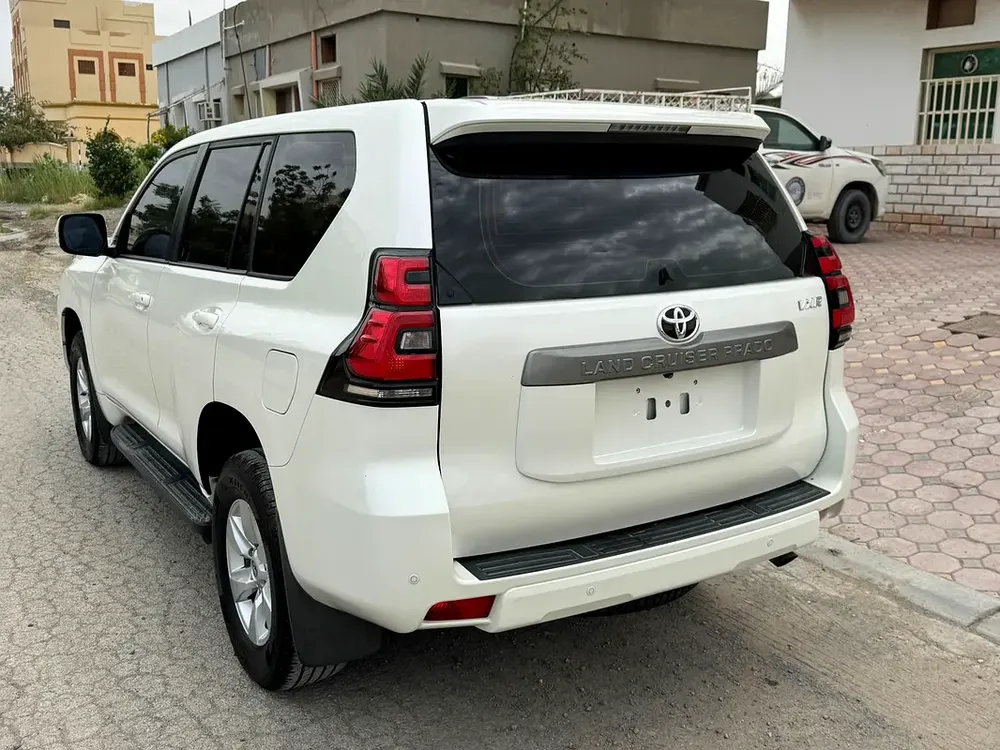 Toyota Prado GXR 2019 - GCC Specs - Excellent Condition - Image 15
