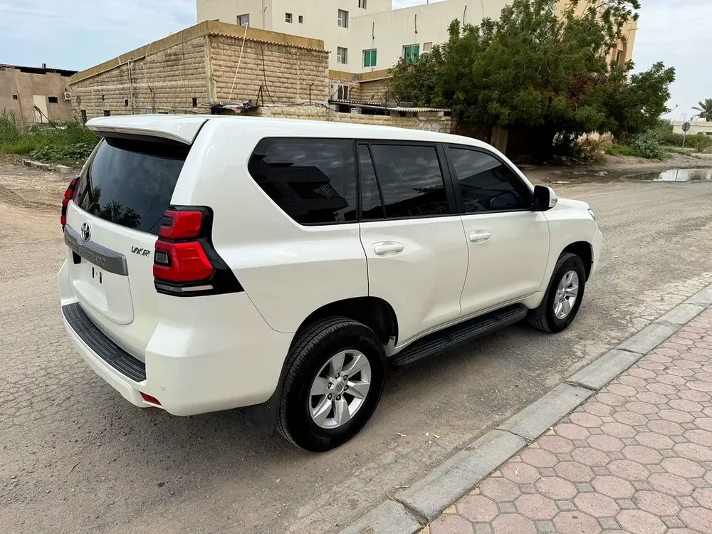 Toyota Prado GXR 2019 - GCC Specs - Excellent Condition - Image 4