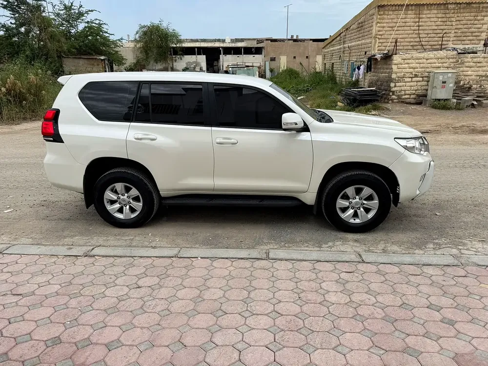 Toyota Prado GXR 2019 - GCC Specs - Excellent Condition - Image 6