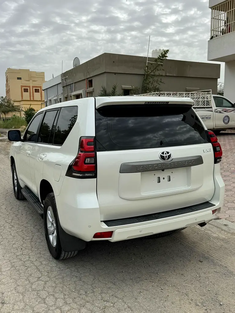 Toyota Prado GXR 2019 - GCC Specs - Excellent Condition - Image 9