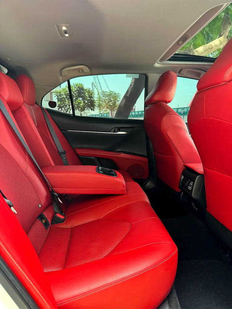 2020 Toyota Camry Sport Grande 3.5L V6 GCC Low Mileage Full Service History - Image 13