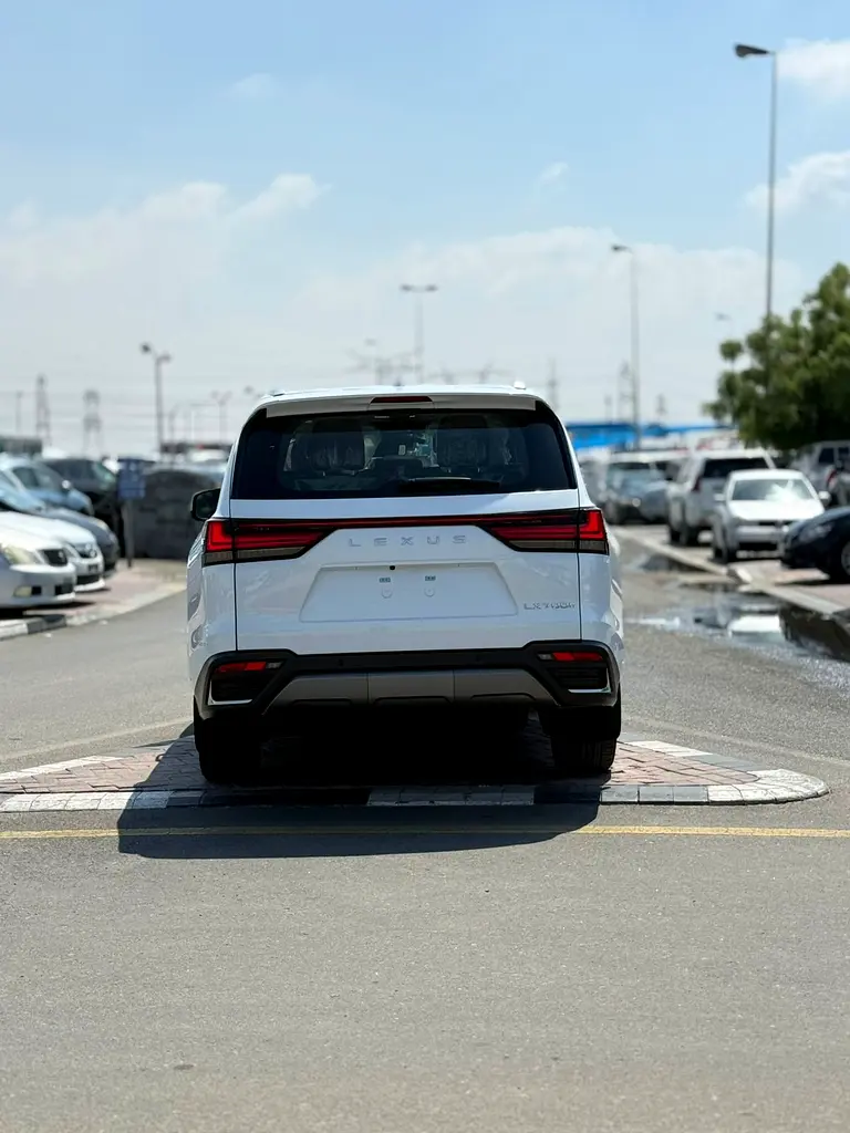 2026 Lexus LX 700h Signature - GCC Specs - Brand New! - Image 4