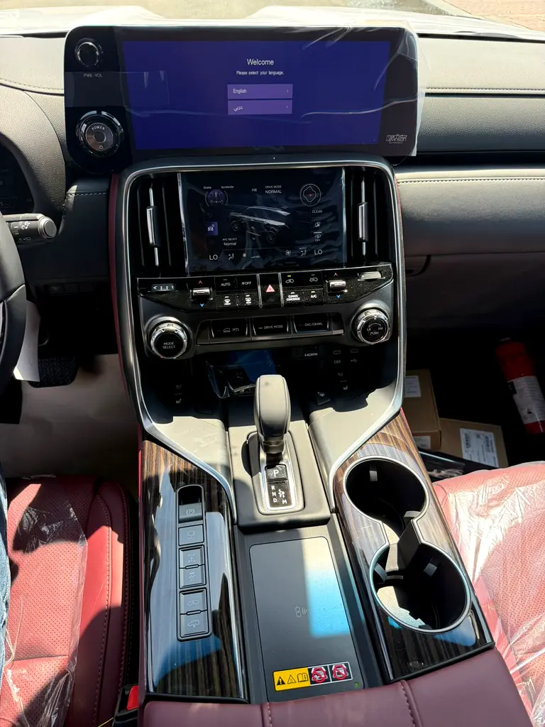 2026 Lexus LX 700h Signature - GCC Specs - Brand New! - Image 8